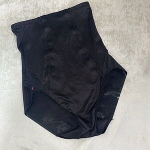 Ruby ribbon shapewear shorties XXL